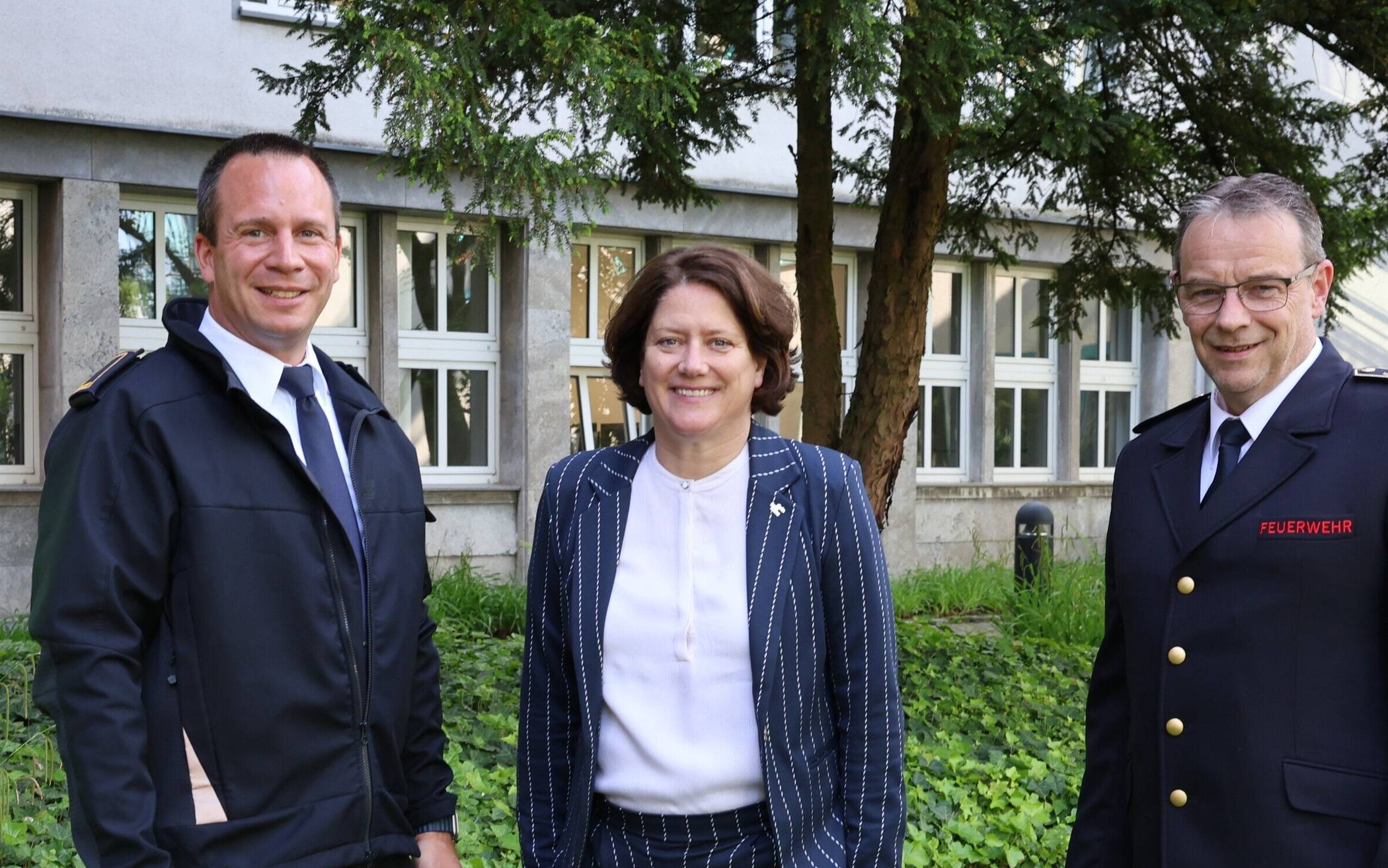 Landrätin Katharina Reinhold mit den Abteilungsleitern