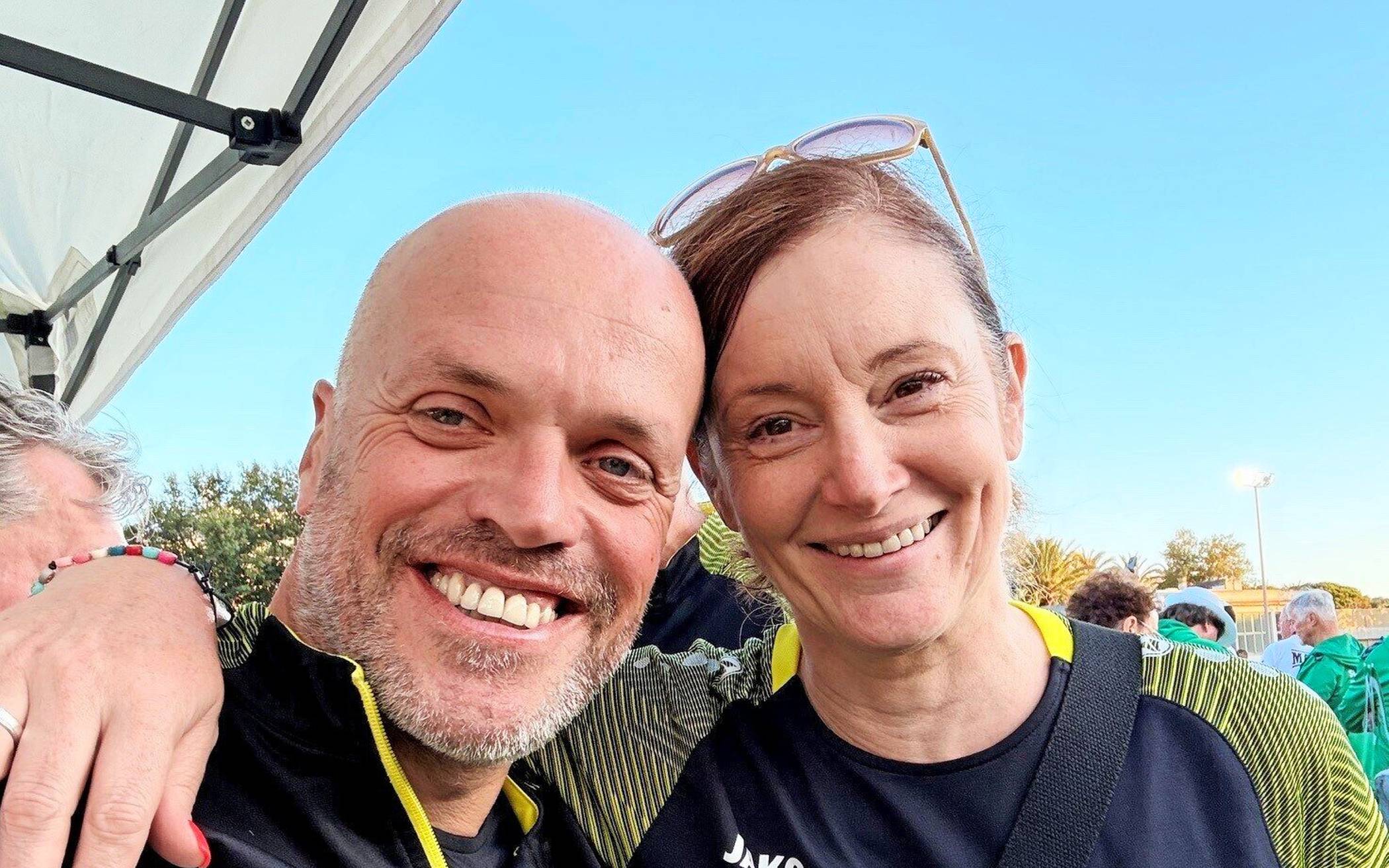  Klaus Krützen und Karin Kroppenstedt-Krützen kickten international auf „Malle“. Für ihn gab es Mannschaftssilber. Sie schied im Viertelfinale der Damen-Teams aus. 