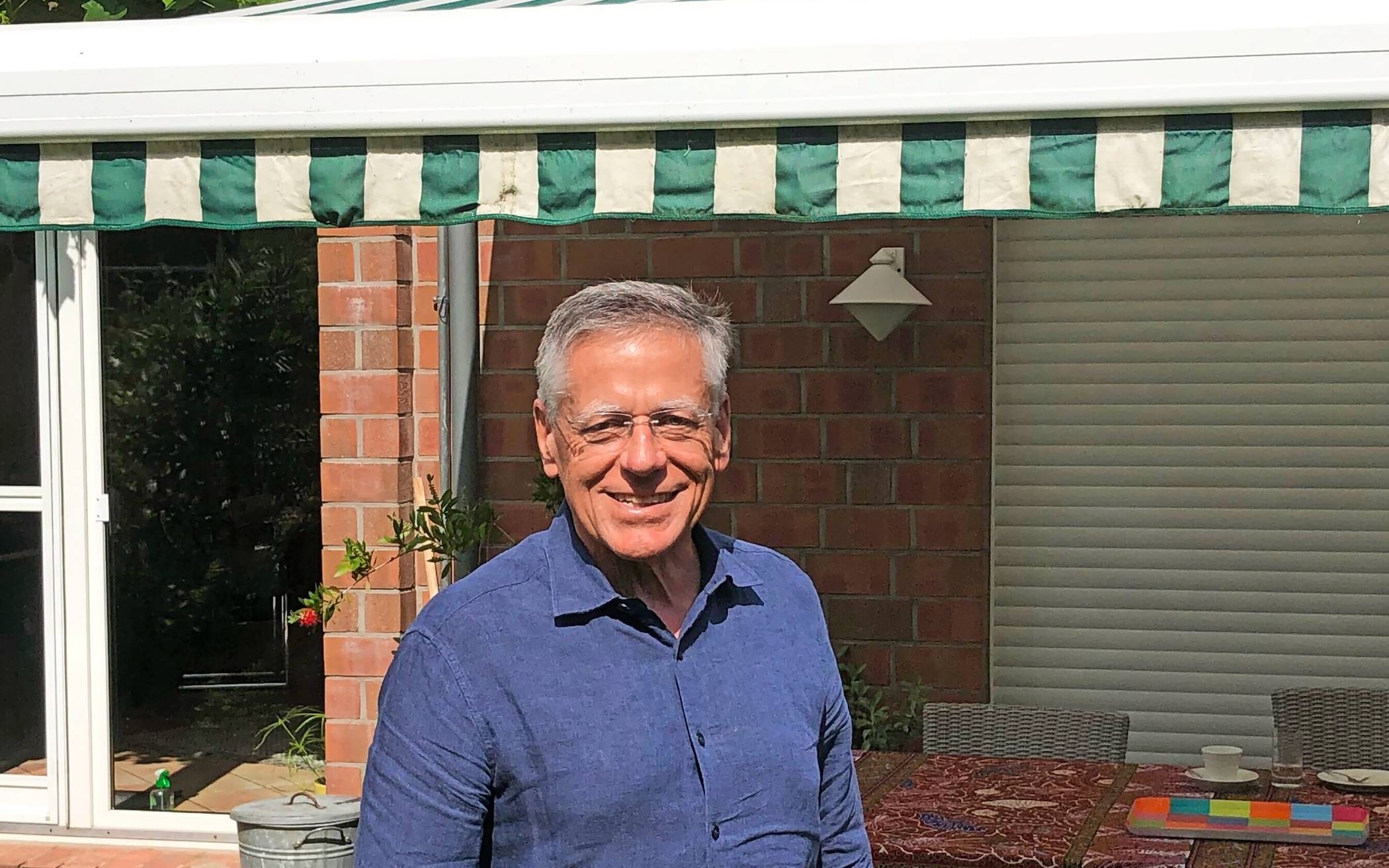 Der Alt-Landrat auf seiner Terrasse. Photovoltaik