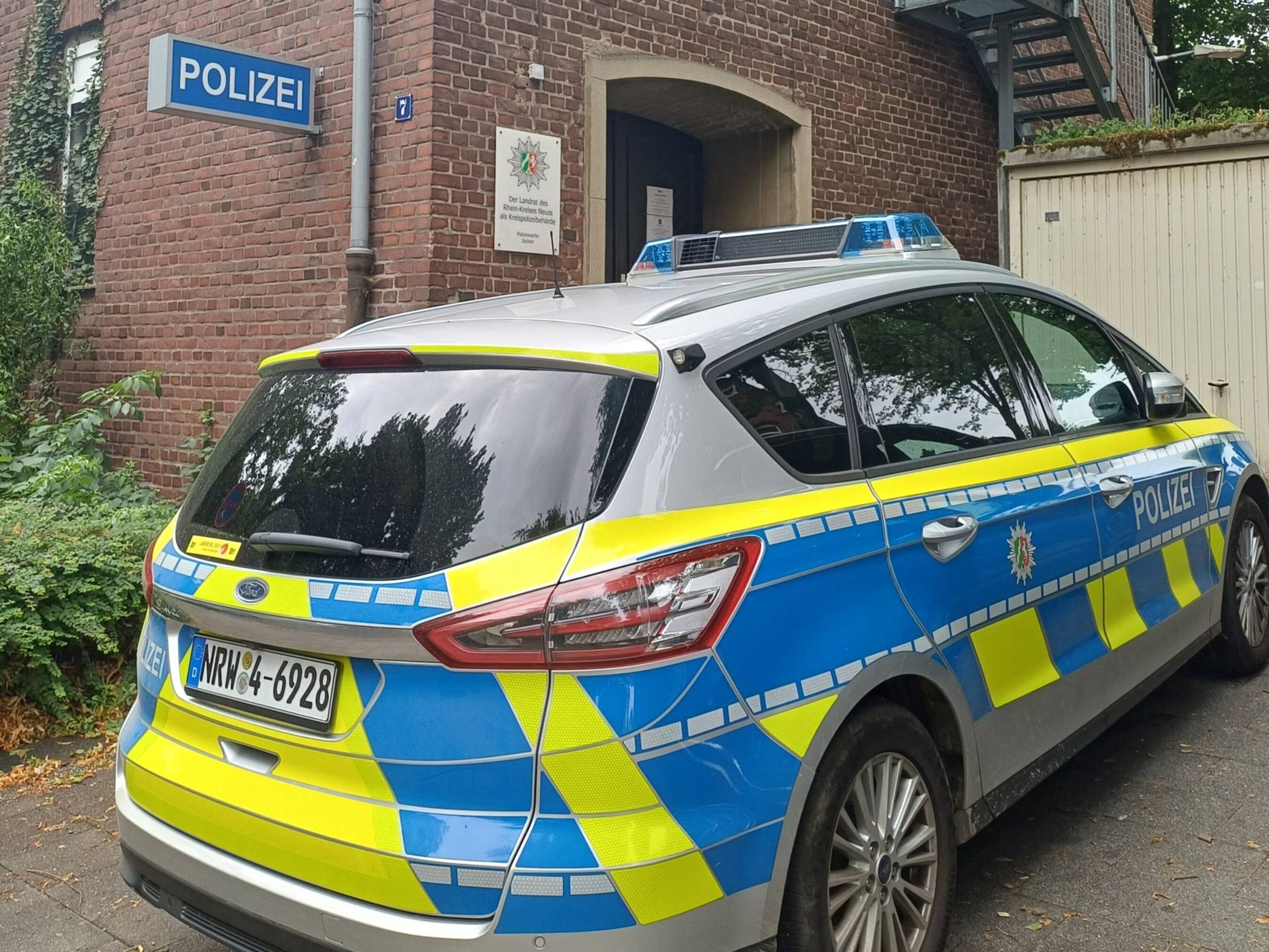 Die Standorte der Polizei innerhalb des Kreisgebiets bleiben als zentraler Ankerpunkt, um die örtliche Erreichbarkeit und Präsenz zusätzlich zu sichern.  