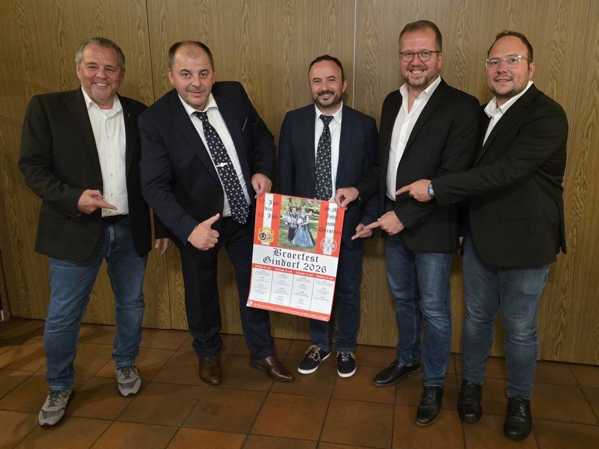 Das Broerfest lockt mit Geschützdonner und Platzkonzert