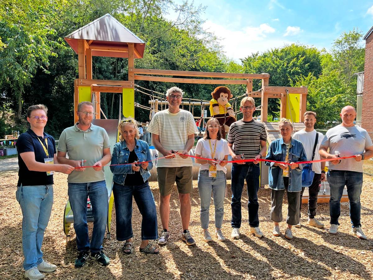 Spielplatz in Frimmersdorf am Bedburger Hüll feierlich eröffnet 