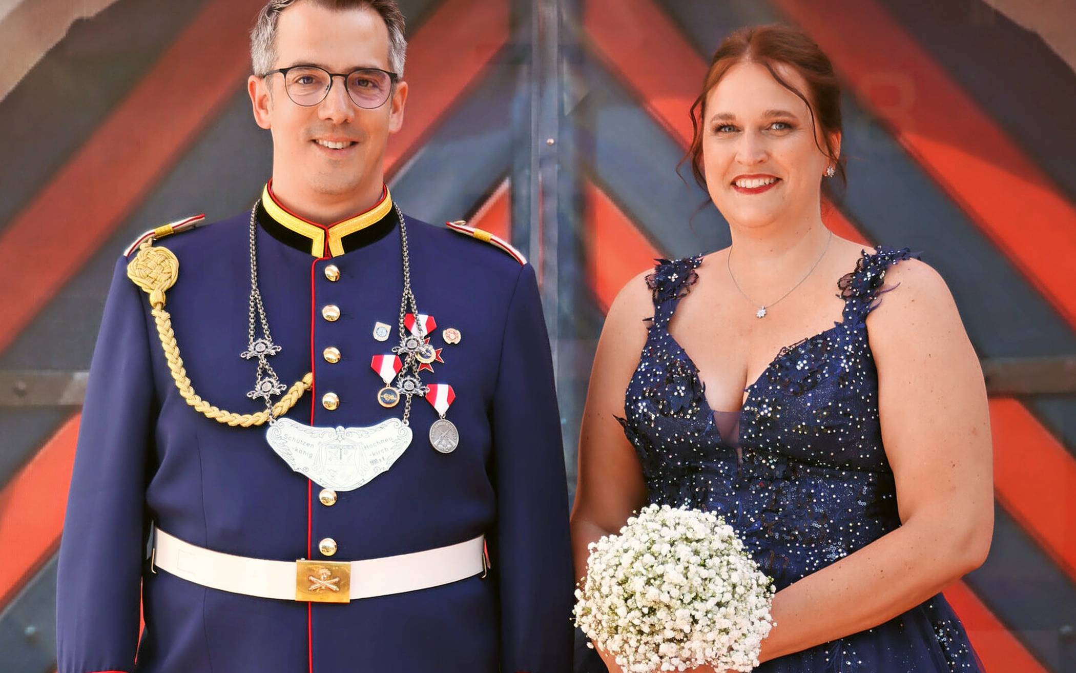 Das Königspaar des Heimatvereins Hochnuekirch: S.M. Tim I. und I.M. Sarah I. Stettner.  