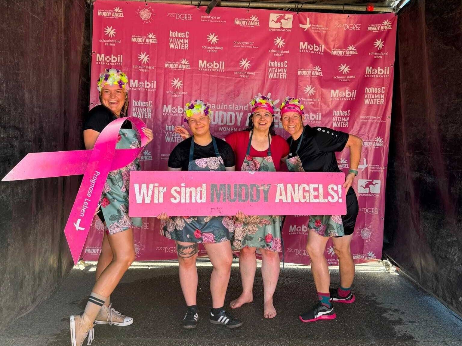  Nach dem Lauf etwas erschöpft, aber glücklich: Merle, Elisa, Sabine und Birgit. 