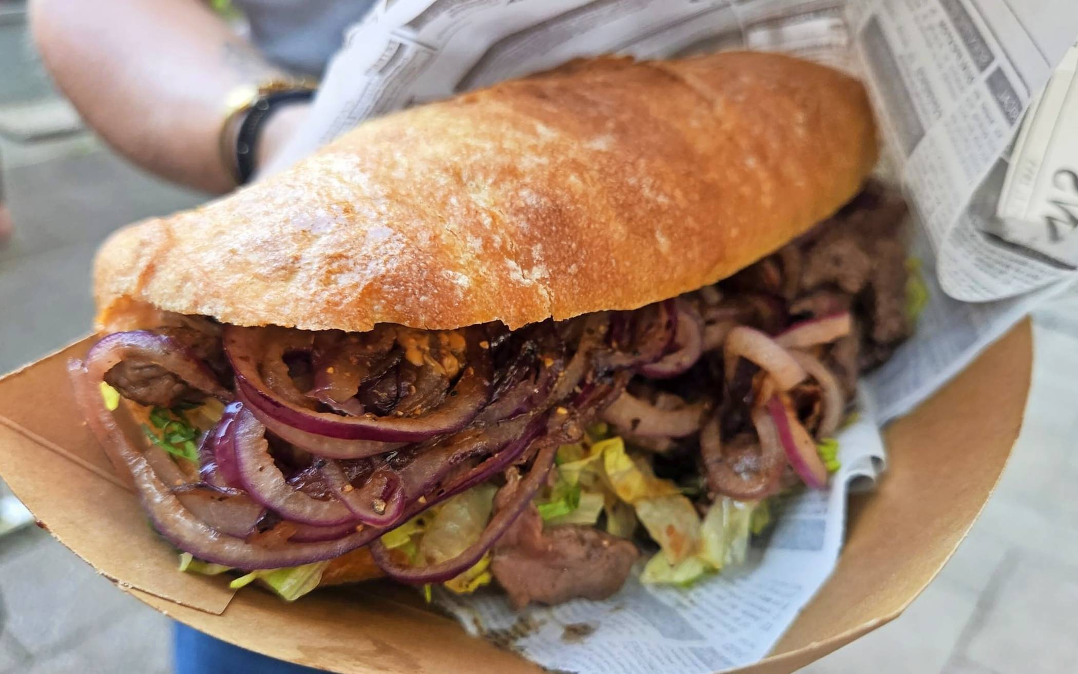Schon probiert? Den Steak-Burger gibt es bei „Rommersfood“.