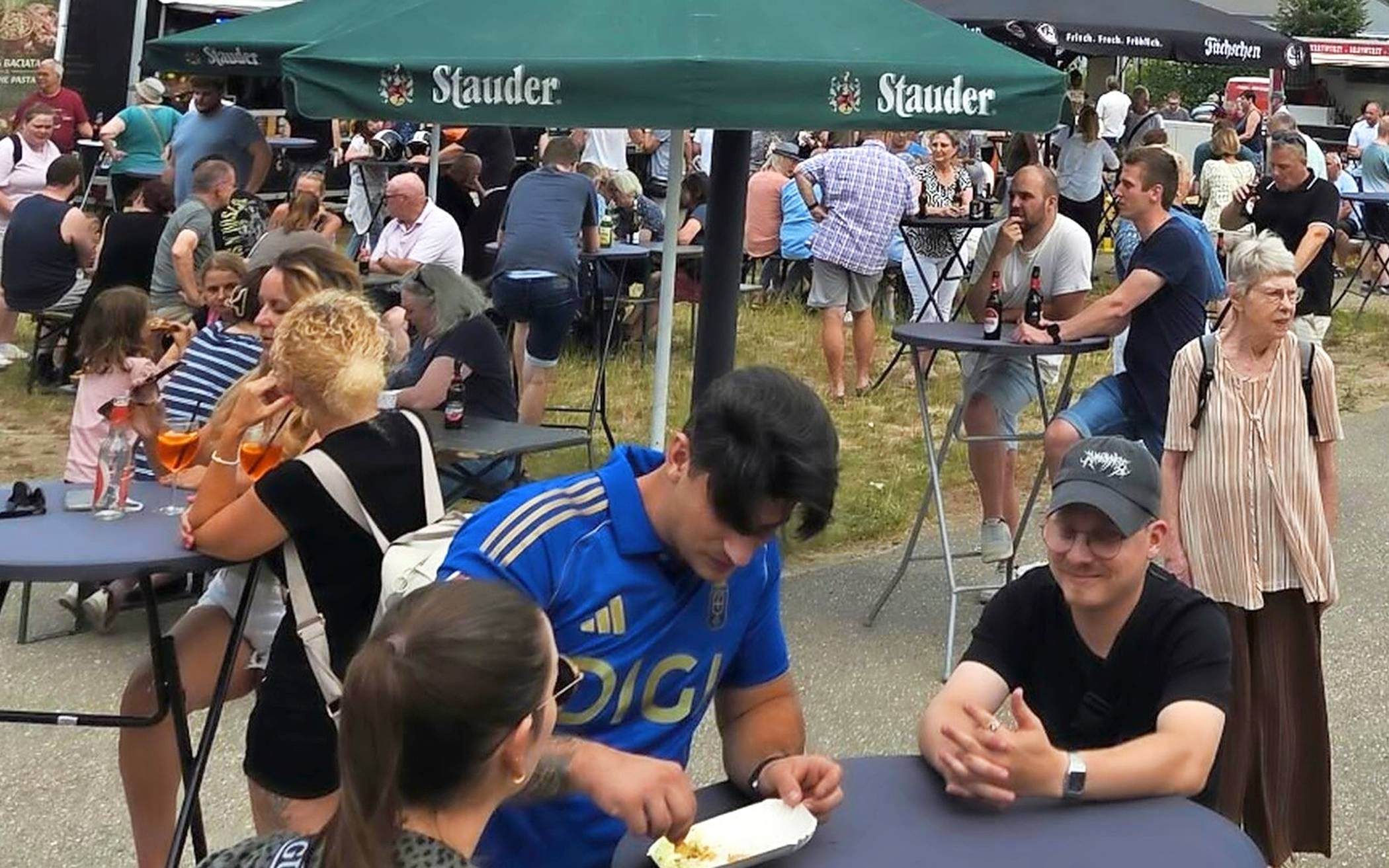  Das Food-Festival „Rommersfood“  lockt Feinschmecker auf den Rommerskirchener Dorf- und Festplatz.  