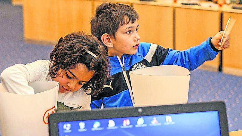  Aras Kian Günes und Davut Yamac hatten das Glückshändchen für die Auslosung.  
