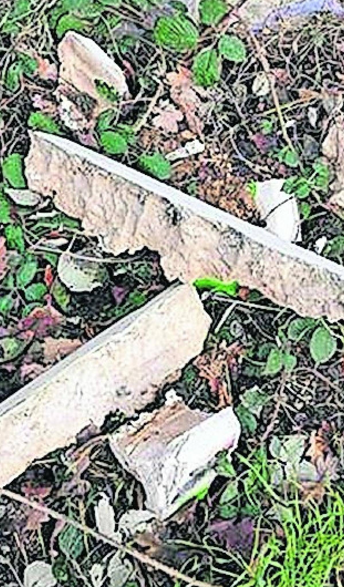  Nur ein Schönheitsfehler? Oder ist die Brücke der K 10 über die Krummstraße gefährdet? Die Bürger machen sich grundlos Sorgen, betont Benjamin Josephs für den Rhein-Kreis. Die Brücke sei stand- und verkehrssicher. Das habe die jüngste Hauptüberprüfung aus dem Jahre 2017 ergeben. Inaugenscheinnahme habe dies im halbjährlichen Rhythmus bestätigt. 
