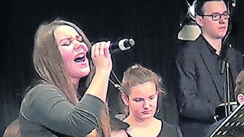  Gianna Schins singt derzeit in der Big Band. 