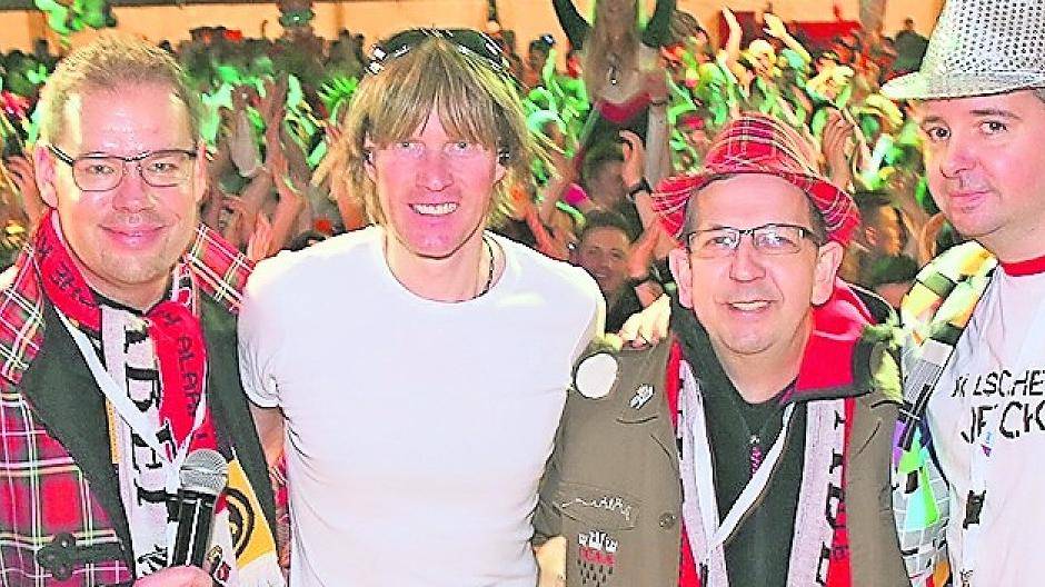 „Grevenbroich kann Karneval. Es war der Hammer. Danke für den tollen und jecken Abend“