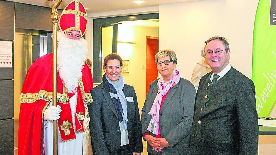 Der Weg des „Heiligen Paares“ wird in „lebender Krippe“ nachgespielt