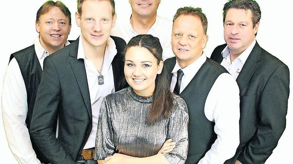  Die Coverband „Comeback“ mit Frontfrau Kerstin Breuer, die mit Mitte 20 schon powert wie ein Profi, wird Samstag das Zelt richtig einheizen. 