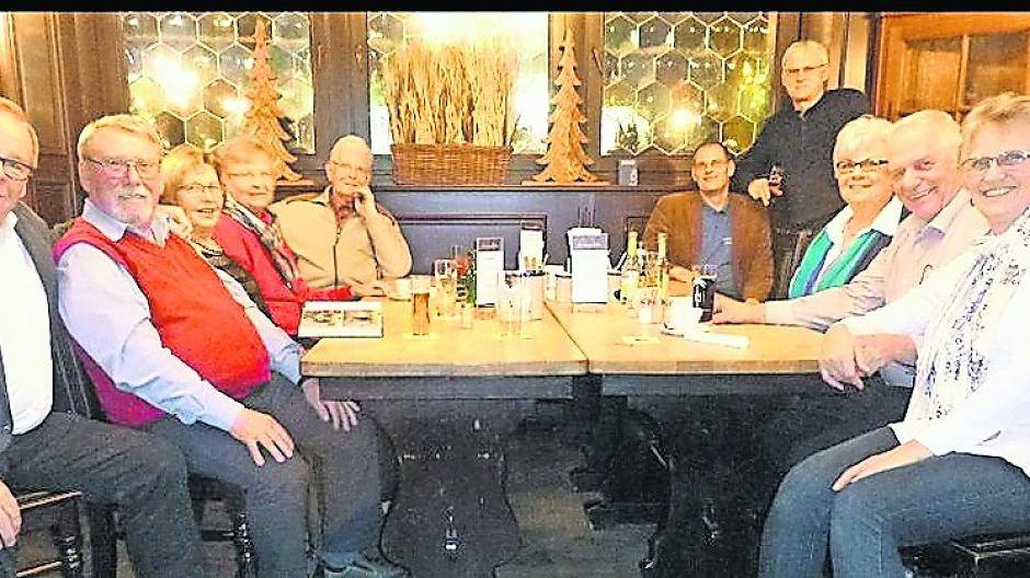  Der Bildband für das Königspaar zeigt das Engagement während des vergangenen Jahres als Kronprinz — mit dem Höhepunkt der Krönung während des Schützenfestes. Er wurde in der Braustube feierlich überreicht. 