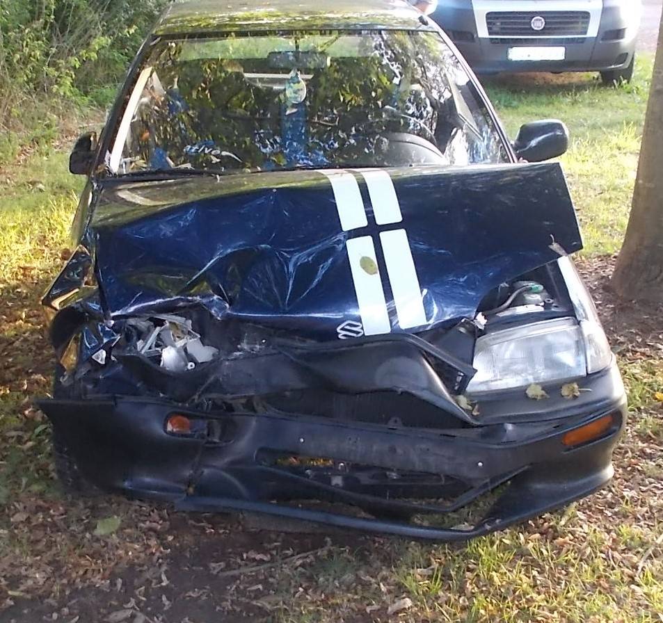 Unfallflucht nach Kollision im Gegenverkehr: Polizei stellt mutmaßlich unfallflüchtigen Suzuki "Swift" sicher