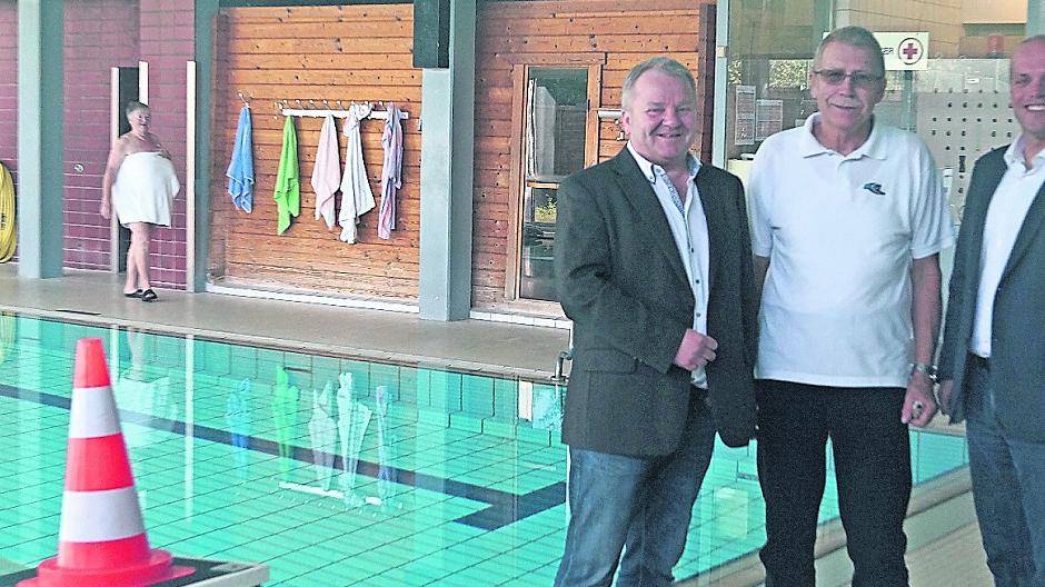  Wolfgang Kaiser, Klaus Calvis und Klaus Krützen wollen das Neukirchener Bad doch noch bis 2023 erhalten. 