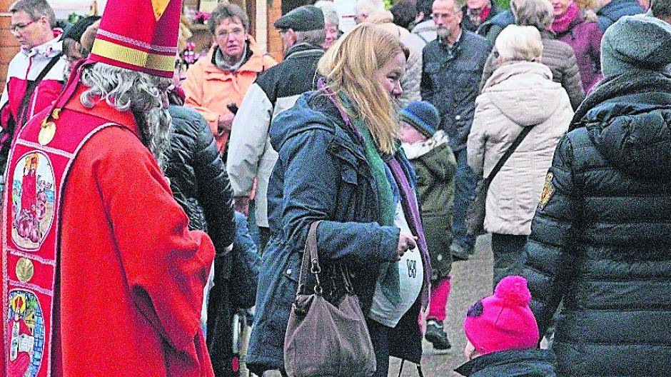  Begegnung mit dem heiligen Mann: Beim Weihnachtsmarkt am Nikolaus-(!)-Kloster kann es geschehen ... 