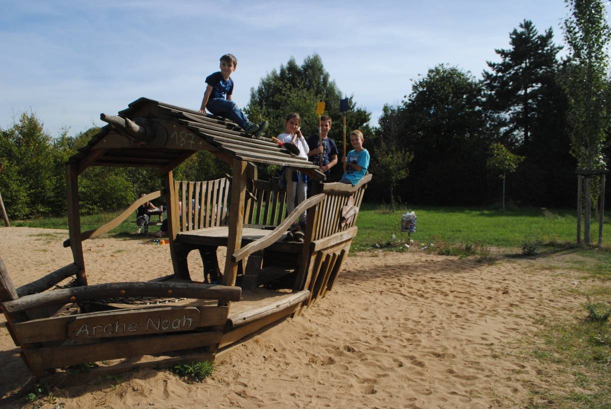 Welcher Spielplatz ist der Schönste? Jüchener Kids als sehr kritische Jury