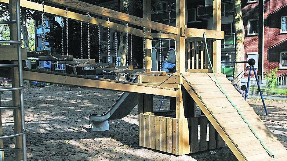 Spielplatz erstrahlt mit neuen Spielgeräten