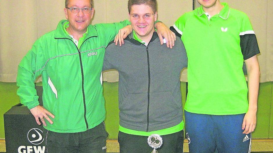 Vater und Sohn Bettermann holen Pokal nach Vanikum!