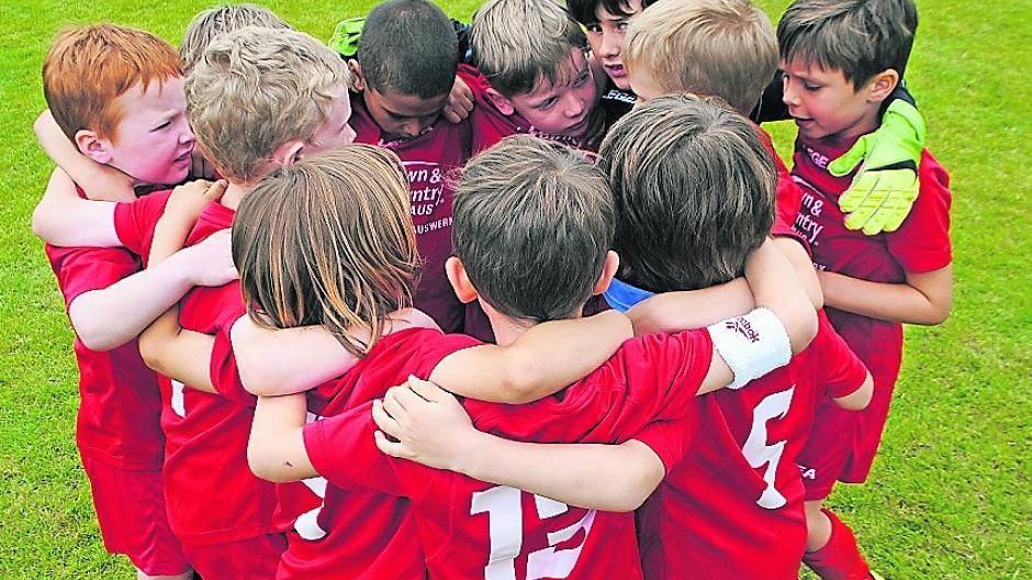  Der „Huddle“ gehört dazu: In der Gemeinschaft können auch die Kleinsten ganz stark sein.  