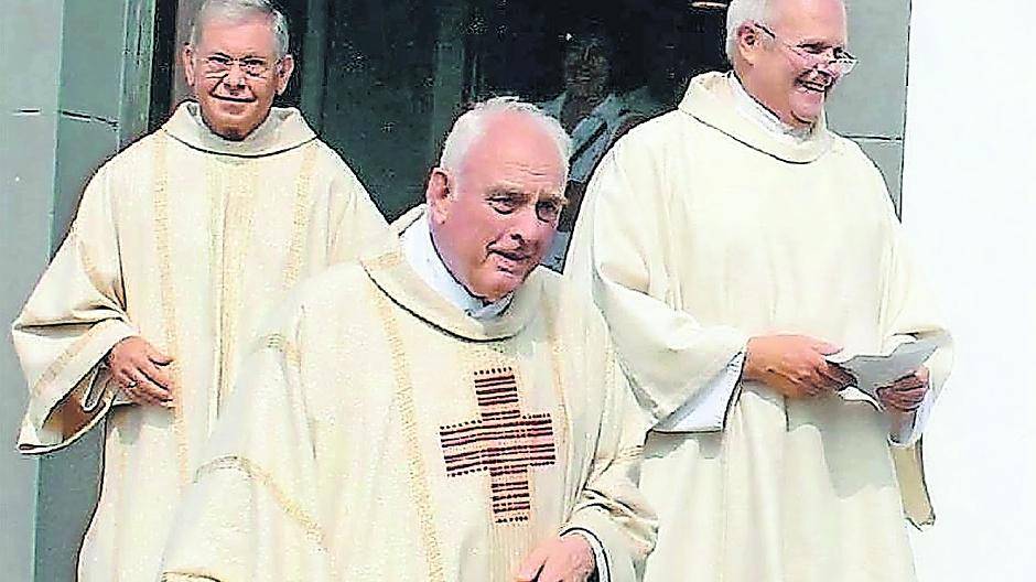  Oberpfarrer Heinrich Scholl (Mitte) prägte und gestaltete nicht nur die Elsener Pfarrgemeinde maßgeblich mit, 