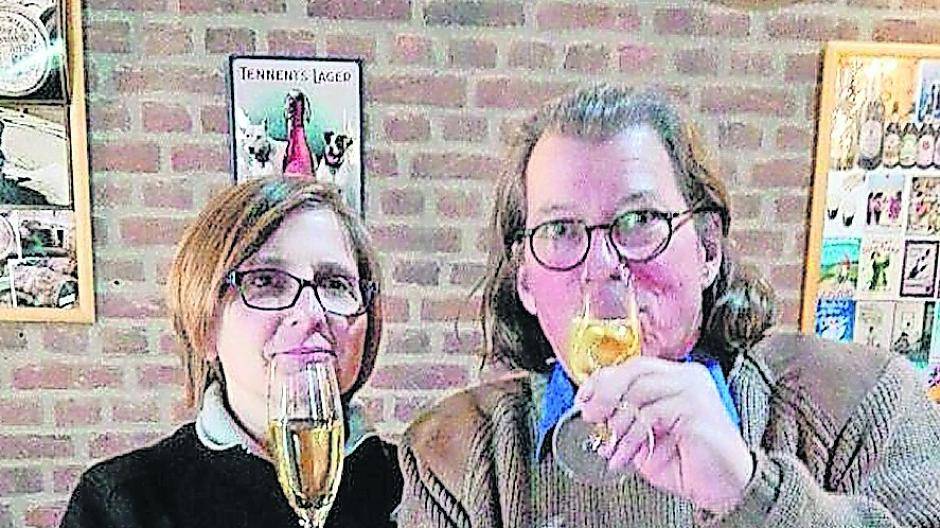  Das Klompenkönigspaar Werner und Gudrun Hoffrichter kennt sich nicht nur mit Whisky aus. Und weiß natürlich auch zu feiern.  