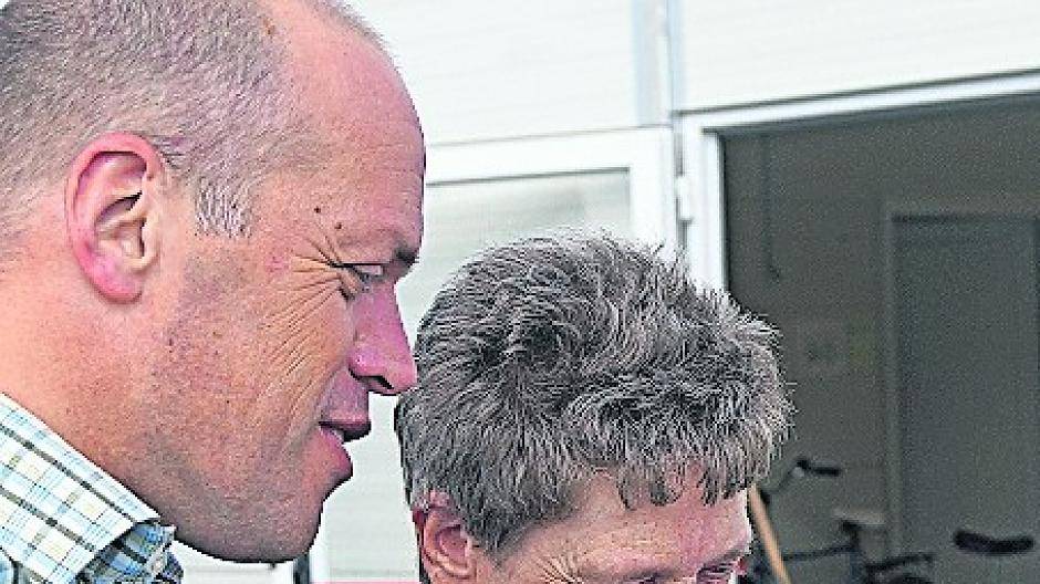 „Rent a Klaus“: Beim Flicken blitzte durchaus Routine auf