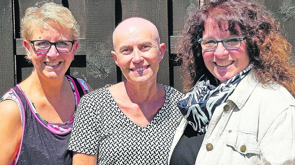  Leni Jorißen (mitte) strahlt mit ihren beiden Freundinnen Danny Zintl (links) und Silke Voigt um die Wette. 