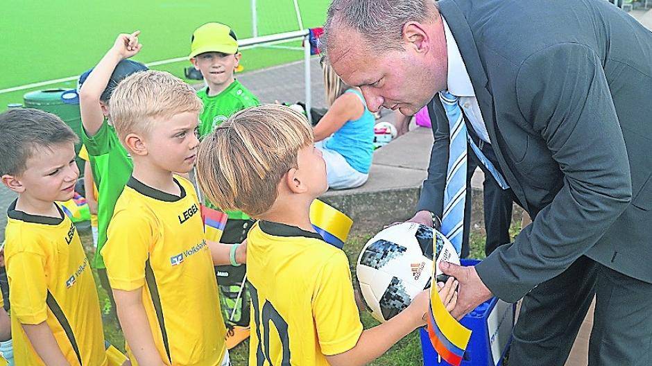 Fahnenschwenken gehört ab sofort zum Trainings-Programm