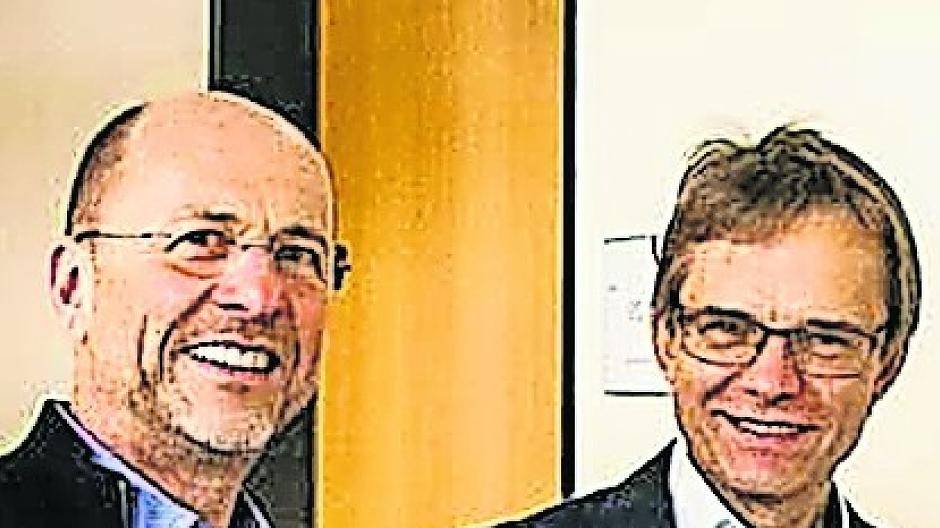  Im „Vivantes Klinikum“ in Berlin-Spandau: Dr. Karsten Krüger, Chefarzt der Radiologie (rechts) zusammen mit Georg Berg. 