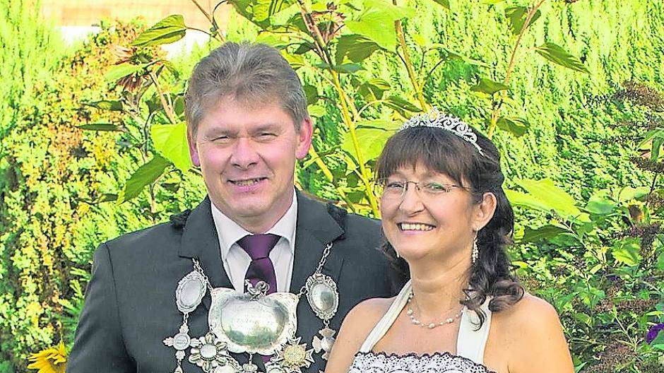  Mit Horst und Petra Hasenbein freut sich Langwaden auf ein ganz besonderes Königspaar. 