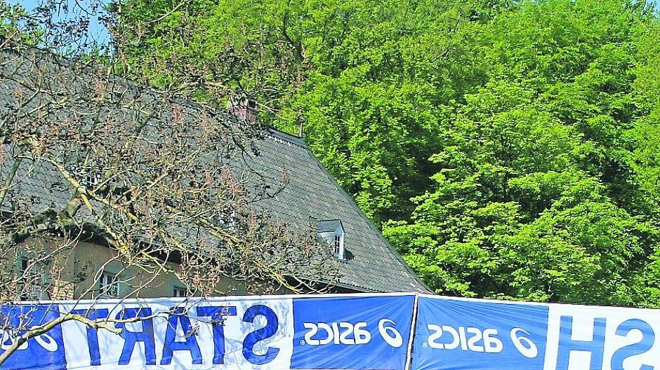  Gestartet wird in unmittelbarer Nähe des Hofes der ehemaligen Reitbahn. 