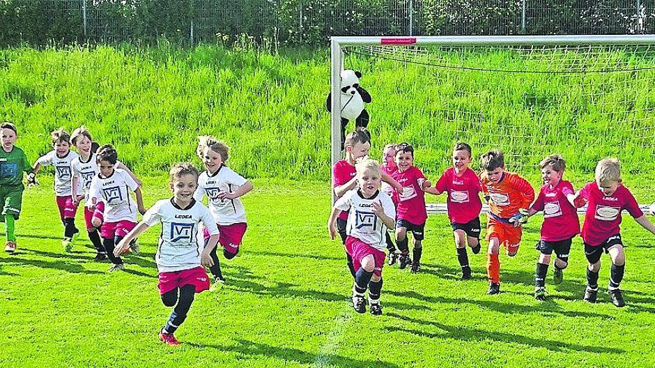 Für die Bambini aus Otzenrath ist klar: „Wir sind ein Team! Nur gemeinsam können wir gewinnen!“