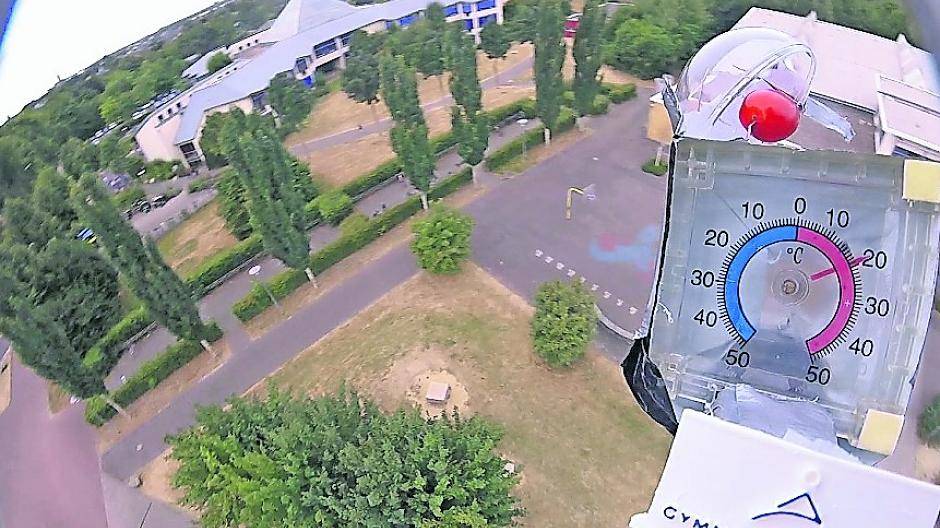 Schüler schicken Sonde mit Tomate und 3D-Schullogo in die Stratosphäre