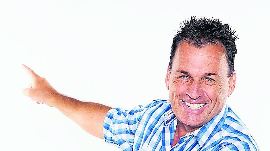  In den großen Skigebieten Ischgl, Flachau und Saalbach-Hinterglemm ist DJ Charly seit Jahren auf den bekanntesten Hütten für die perfekte Stimmung verantwortlich.0 