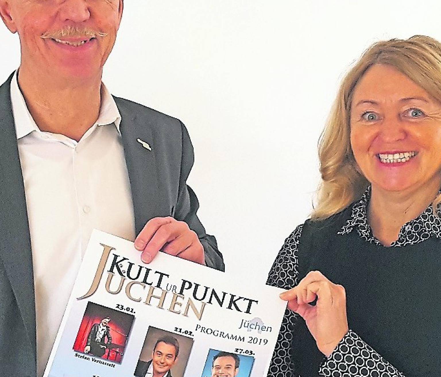  Bürgermeister Harald Zillikens und Carola Schellhorn, Amtsleiterin für Kultur, Sport und Schule, freuen sich über das Kultur-Programm für 2019. 