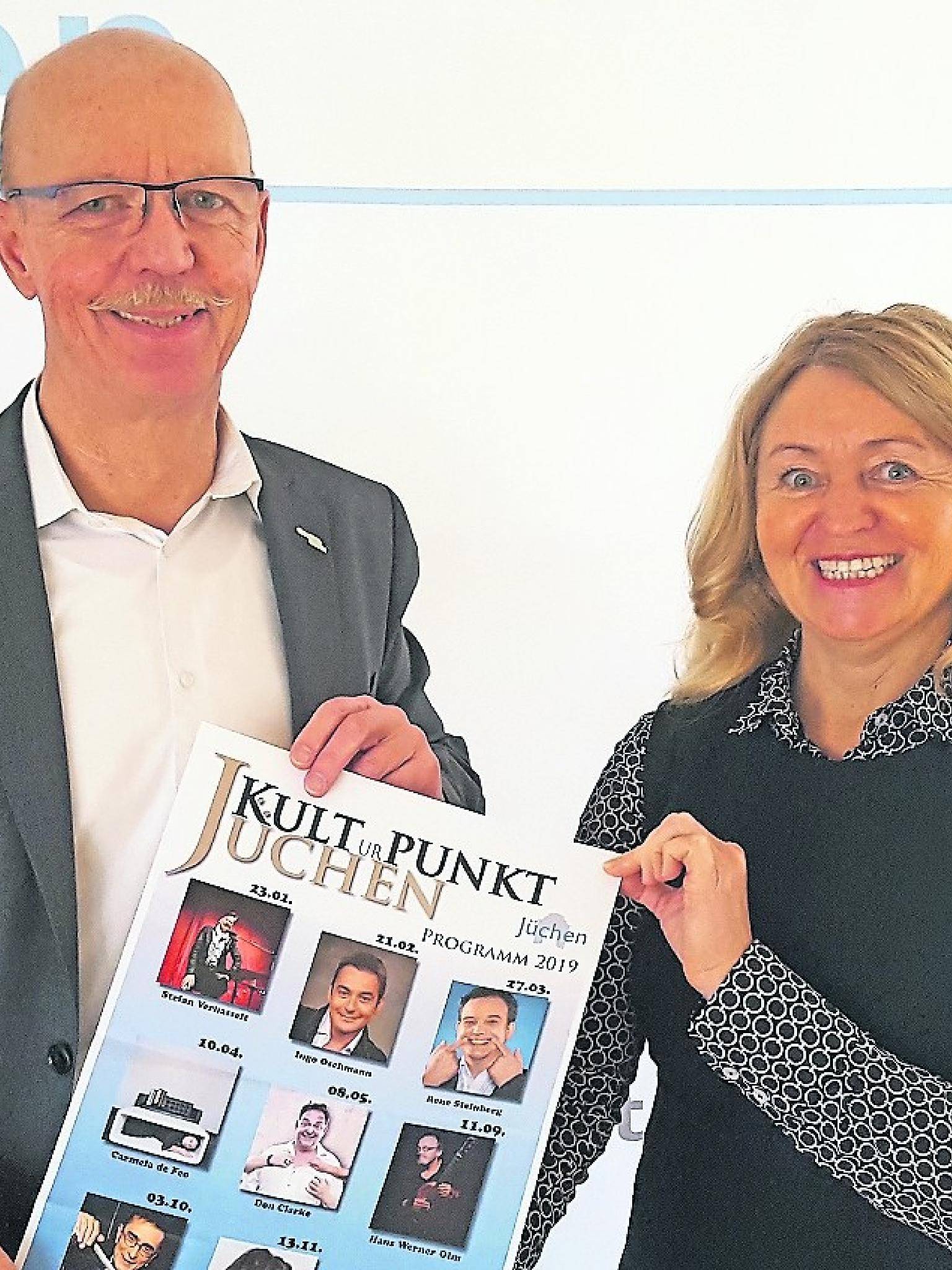  Bürgermeister Harald Zillikens und Carola Schellhorn, Amtsleiterin für Kultur, Sport und Schule, freuen sich über das Kultur-Programm für 2019. 