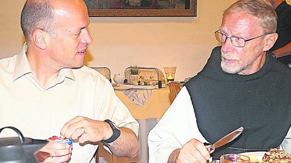 Versuchsfeld: Wie kommt man mit weniger Priestern aus?