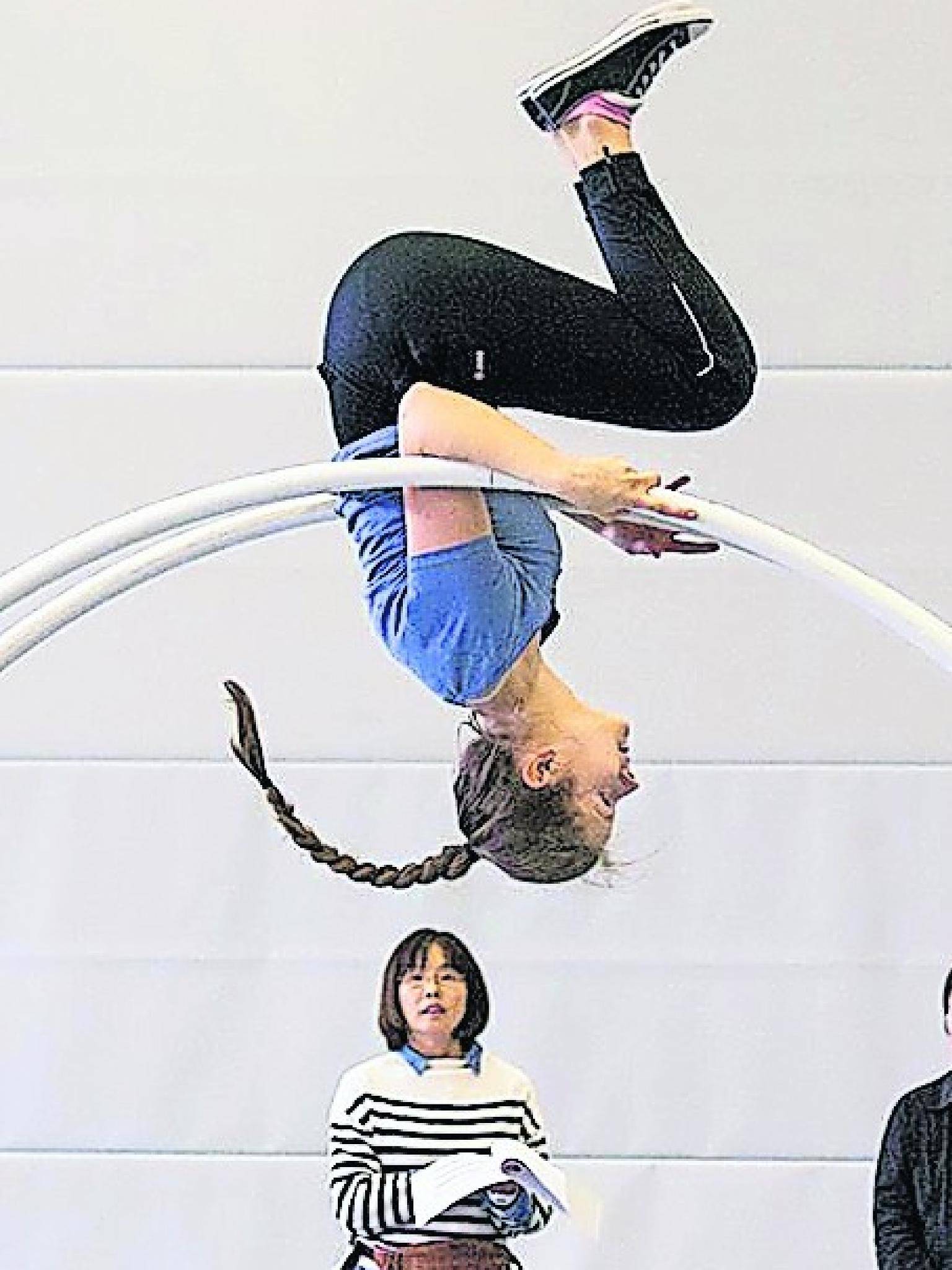 Japanische Abordnung staunt über Rhönrad