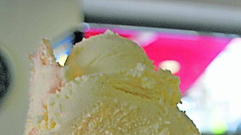  „Eiscafé Roma“: Mischung aus Cremigkeit und Kühle passend, intensives Vanille-Aroma, an  