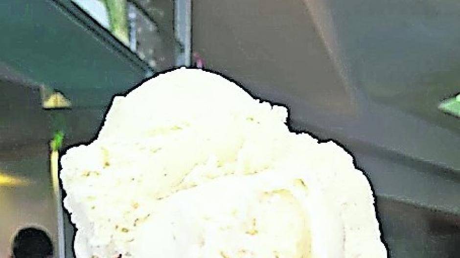  „Eiscafé Toto“: optisch sehr ansprechend, weniger cremig, intensives Vanille-Aroma, knackige Waffel.  