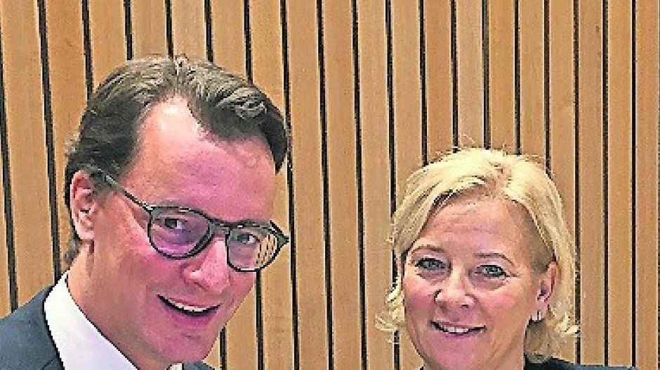  Hendrik Wüst unterstützt Heike Troles. 