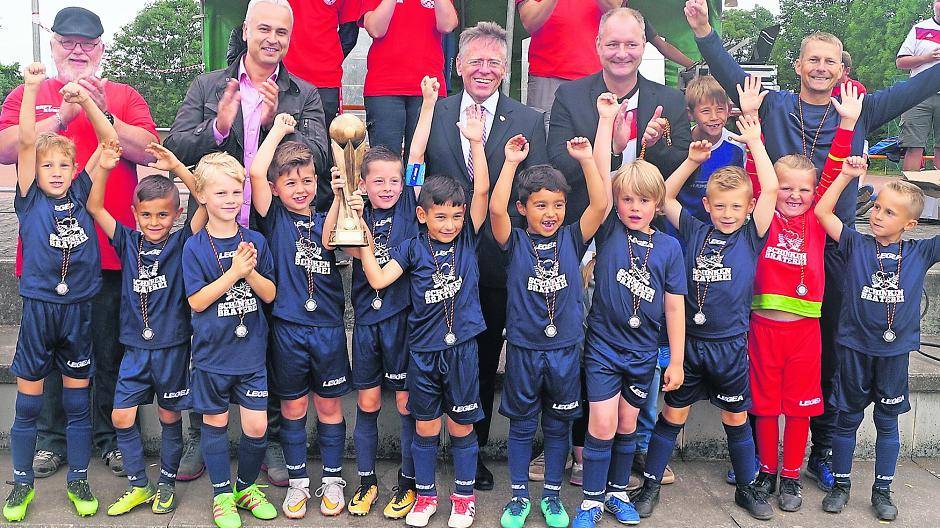 Vierhundert Mini-Kicker feiern ein tolles Fußball-Fest: Island ist Weltmeister