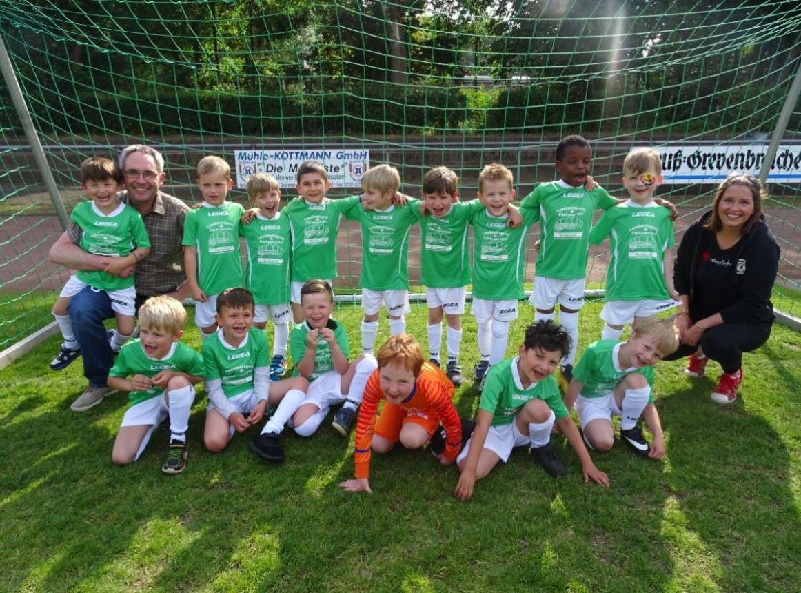 Hand in Hand: Nur mit Teamwork und Fairplay sind die Jungs erfolgreich