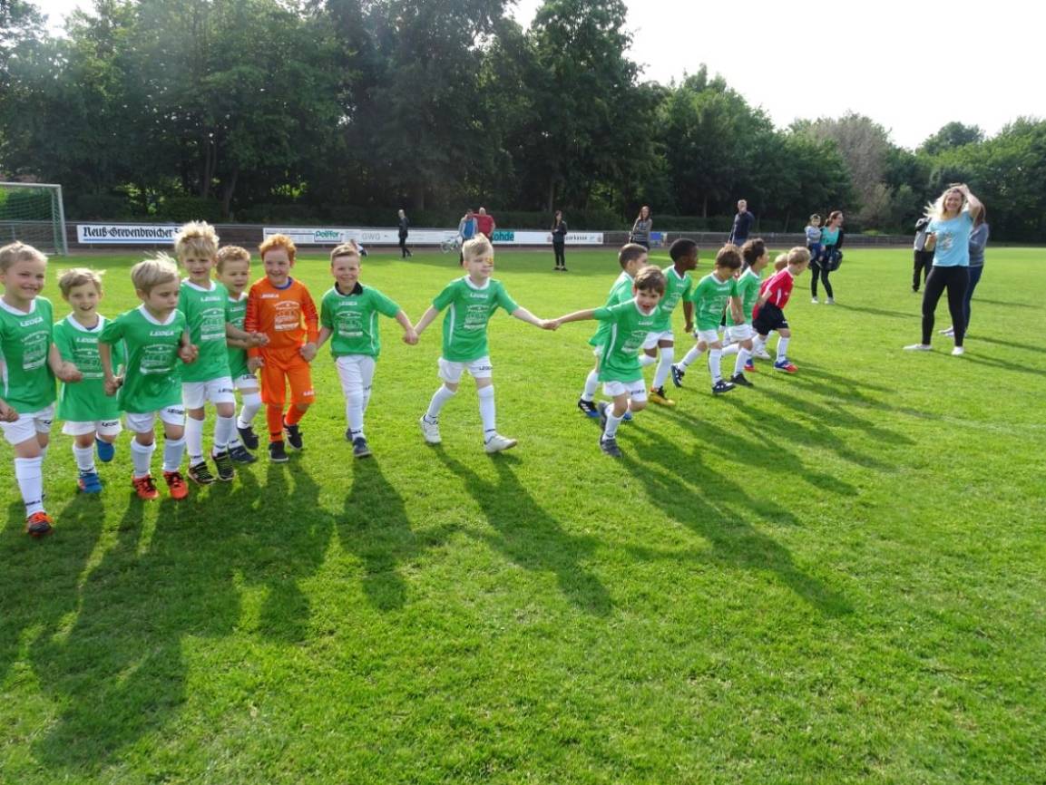 Hand in Hand: Nur mit Teamwork und Fairplay sind die Jungs erfolgreich