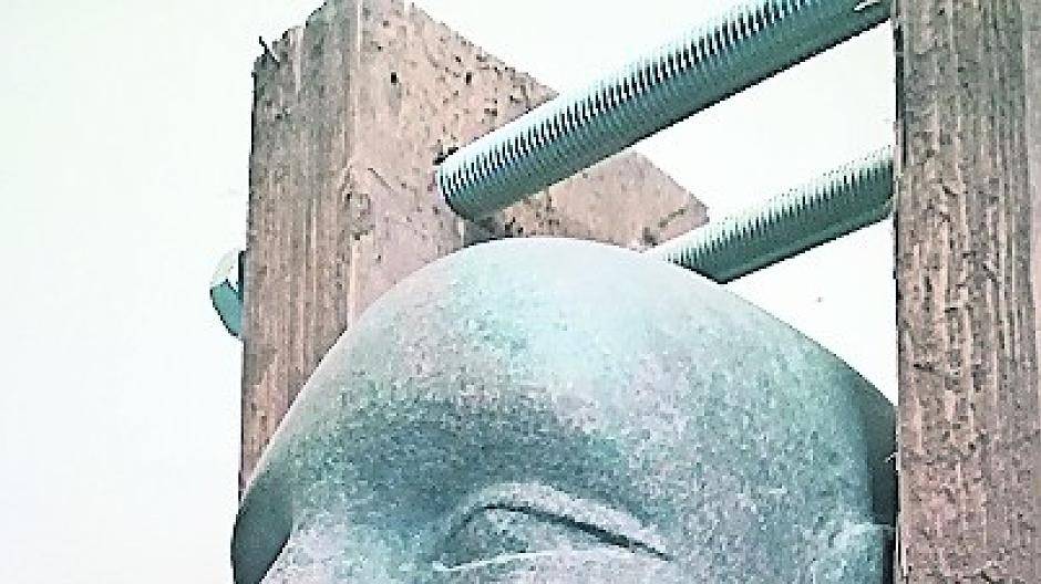  Eine Skulptur von Ans Joosten. 