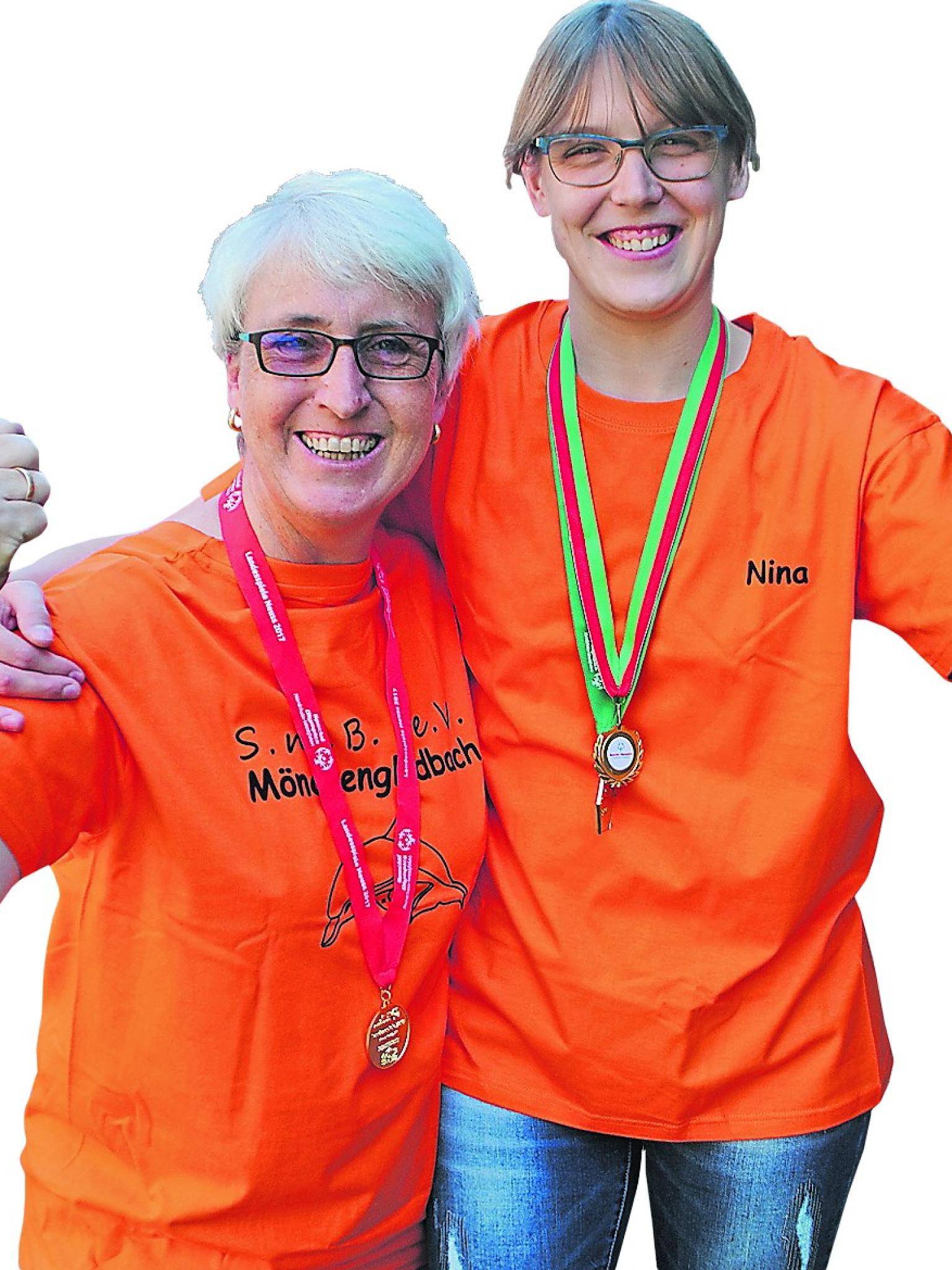  Petra und Nina Koster (links) sind bereit für die „Special Olympics“ in Kiel. 