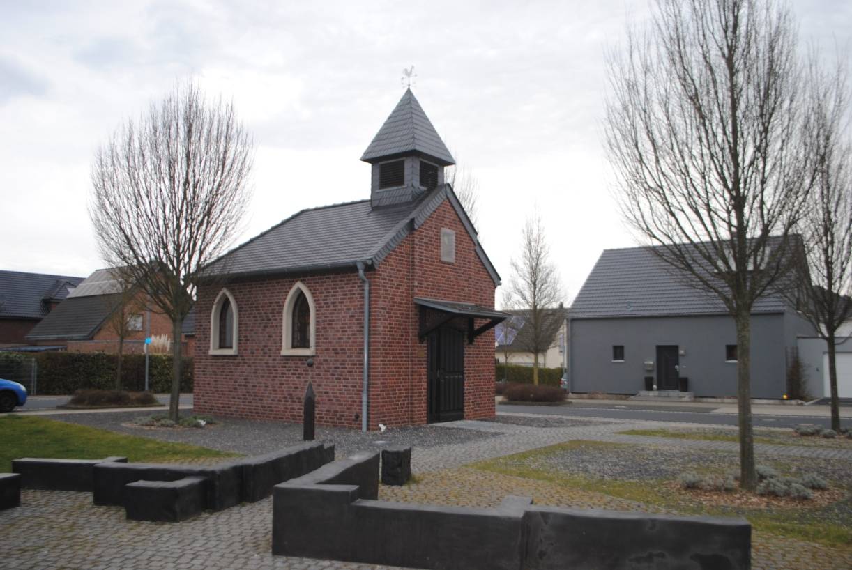 Die Loreto-Kapelle in Holz:: Im Päckchen lag die „Schwarze Madonna“