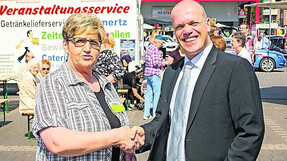  Der Besuch von Bürgermeister Klaus Krützen (hier in 2017 mit Anne Wansart-Engel,) ist obligatorisch. 