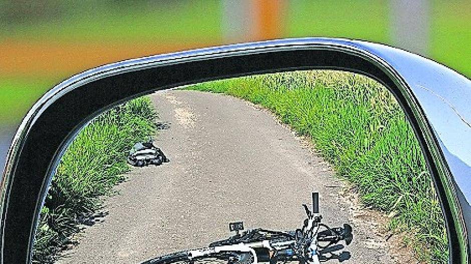  Verkehrsunfallflucht, ob mit oder ohne Personenschaden, ist eine Straftat. 